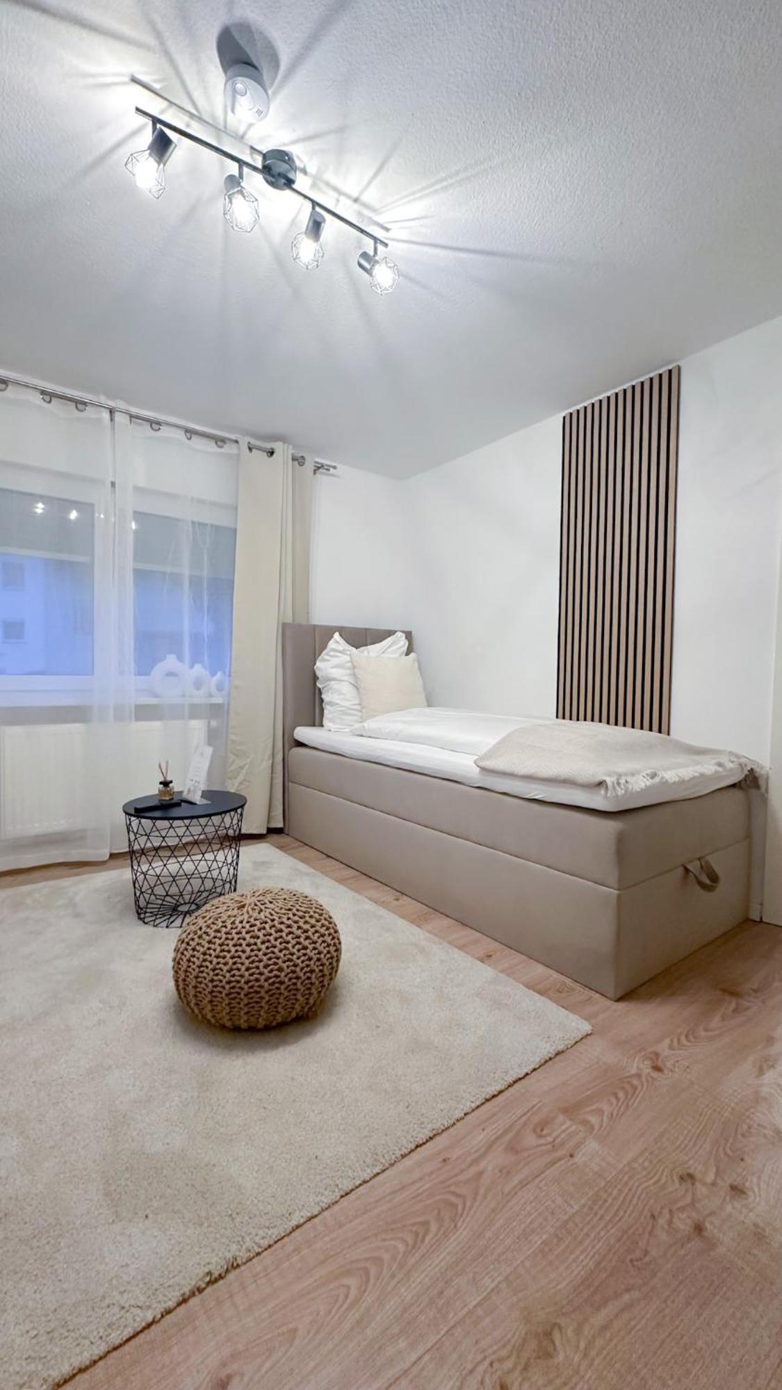 Malu Rooms - Ruhige Lage, Erdgeschoss, Smarttv, Netflix, 24H Checkin, Ludwigsburg Exterior foto